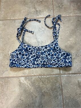 Vineyard Vines Blue and White Floral Tie-Shoulder Crop Top